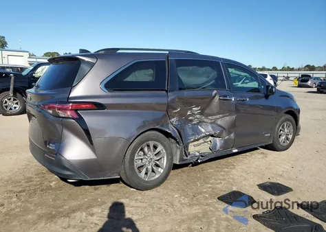 2021 Toyota Sienna Xle z USA, uszkodzony, nr VIN 5TDYRKEC6MS009456
